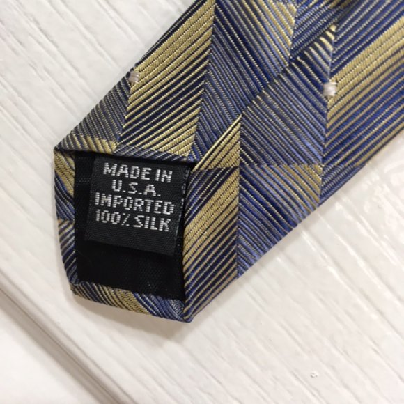 Claiborne, 100% silk, Blue/Gold, Men’s Tie - Picture 7 of 9